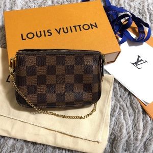 Louis Vuitton damier ebene mini pochette